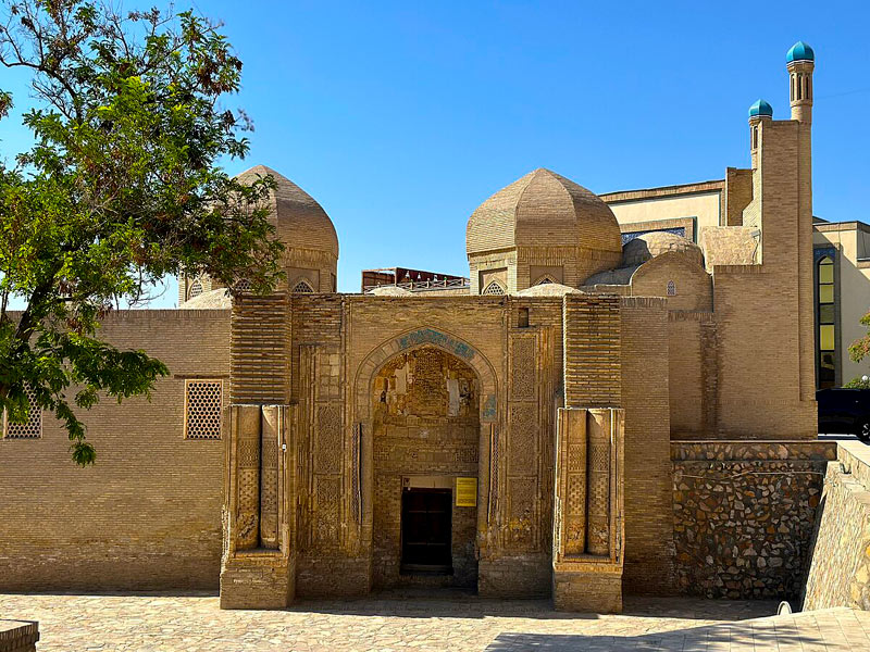 مسجد تاریخی مغاک عطاری