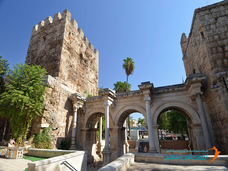 دروازه باستانی هادریان آنتالیا