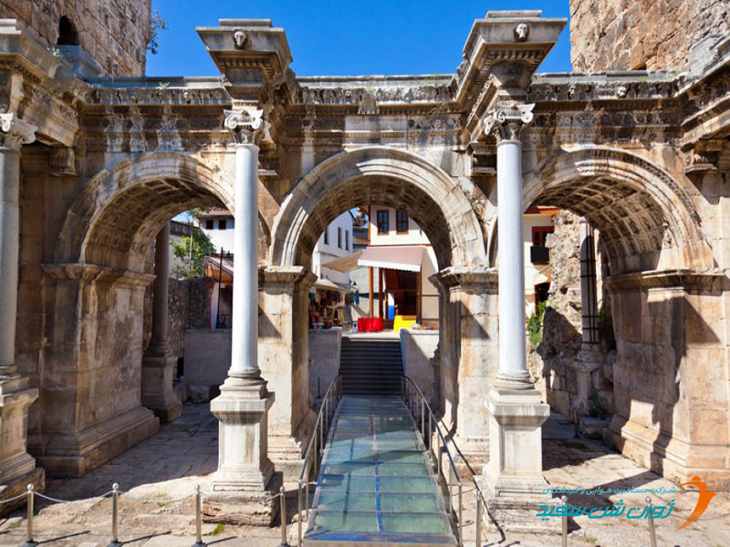 دروازه باستانی هادریان آنتالیا