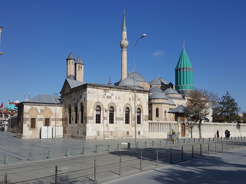 حیاط حرم مولانا